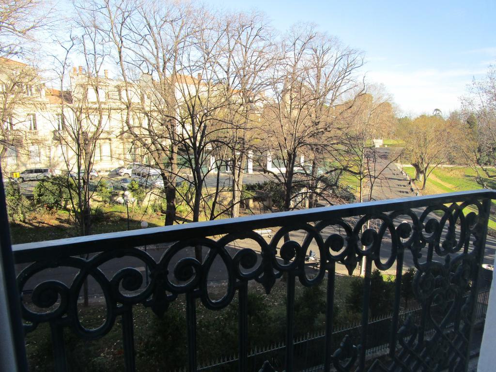 Hotel Des Poetes Avec Parking Sur Reservation เบซิเยร์ ภายนอก รูปภาพ