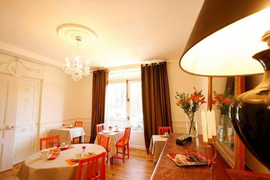 Hotel Des Poetes Avec Parking Sur Reservation เบซิเยร์ ภายนอก รูปภาพ