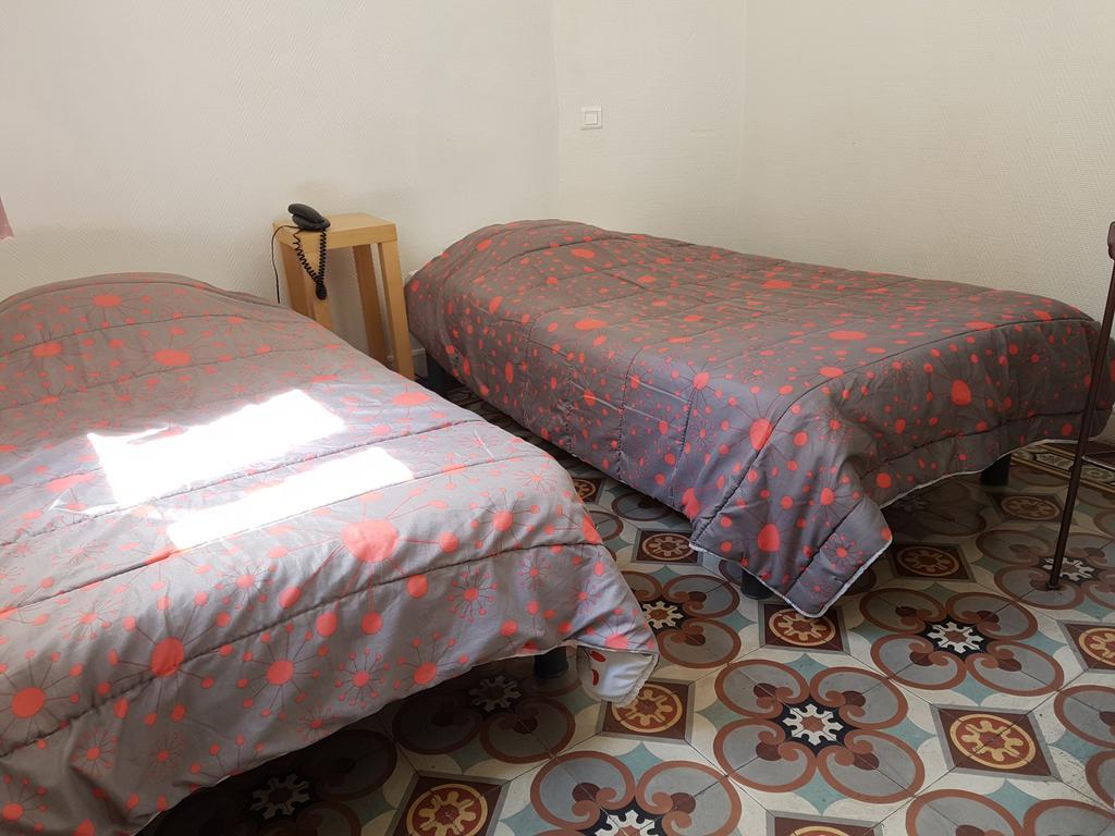 Hotel Des Poetes Avec Parking Sur Reservation เบซิเยร์ ภายนอก รูปภาพ