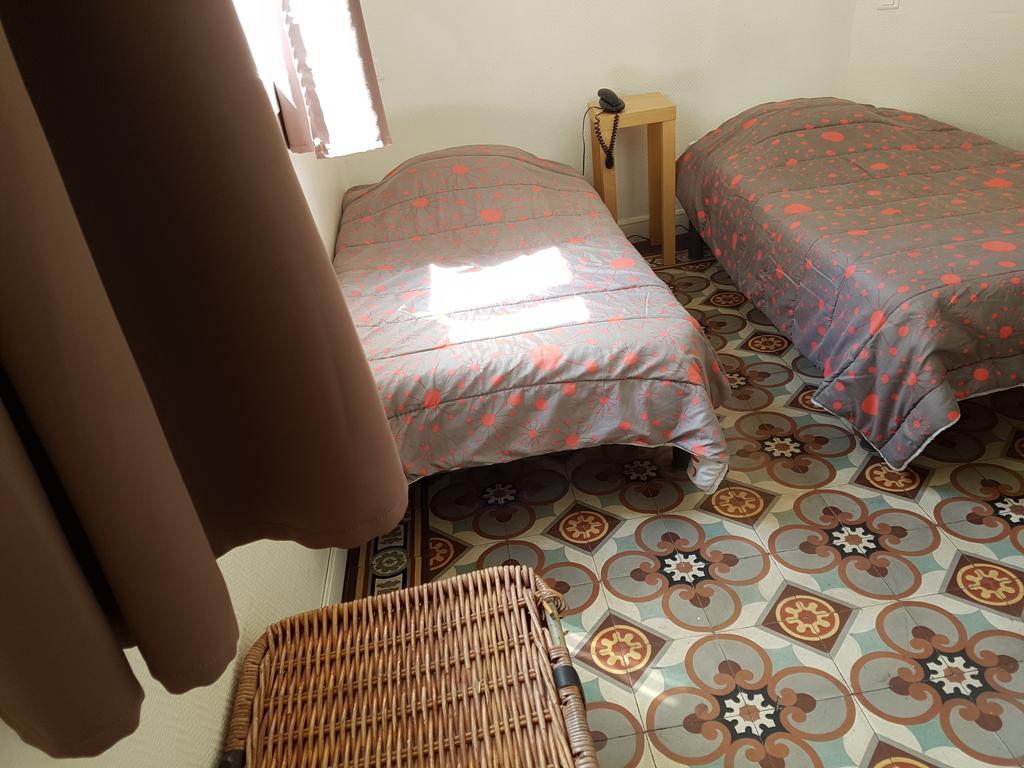 Hotel Des Poetes Avec Parking Sur Reservation เบซิเยร์ ภายนอก รูปภาพ