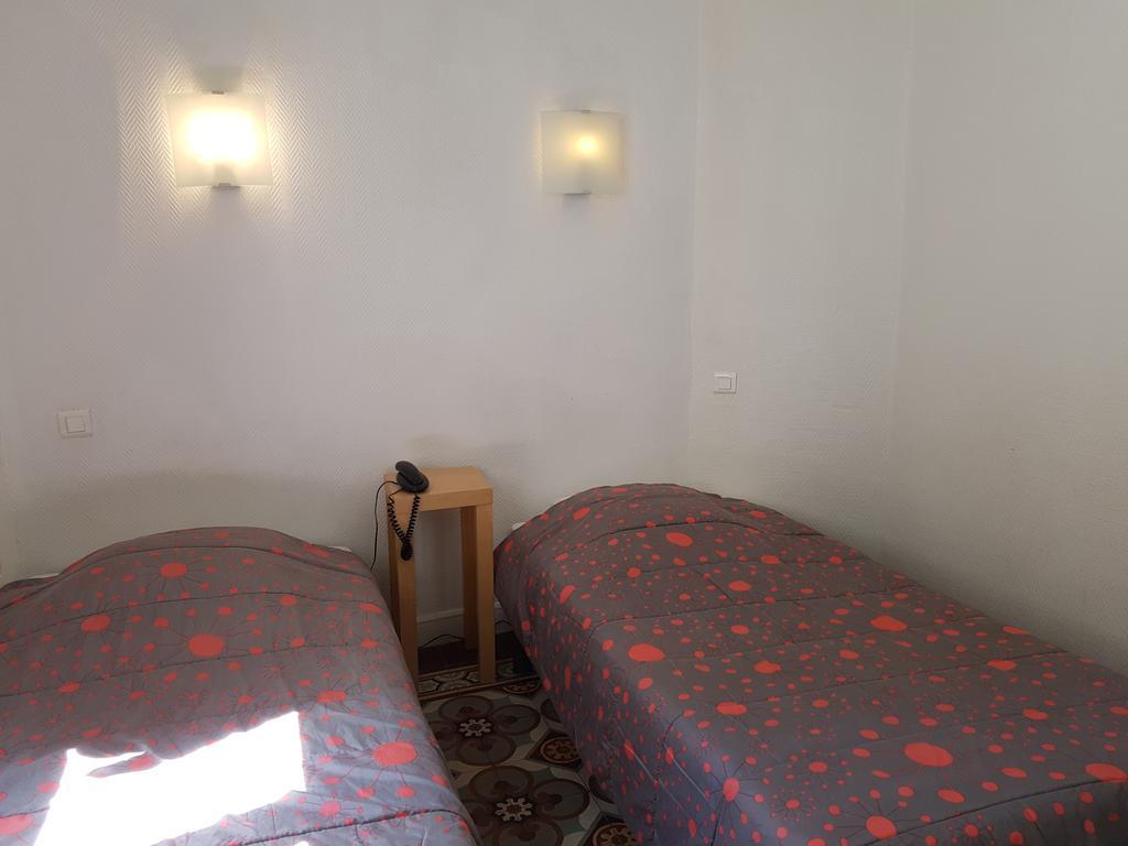 Hotel Des Poetes Avec Parking Sur Reservation เบซิเยร์ ภายนอก รูปภาพ