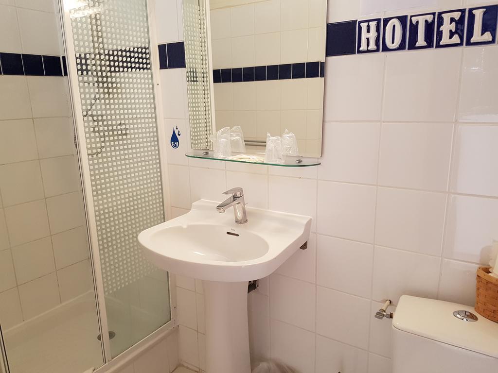 Hotel Des Poetes Avec Parking Sur Reservation เบซิเยร์ ภายนอก รูปภาพ