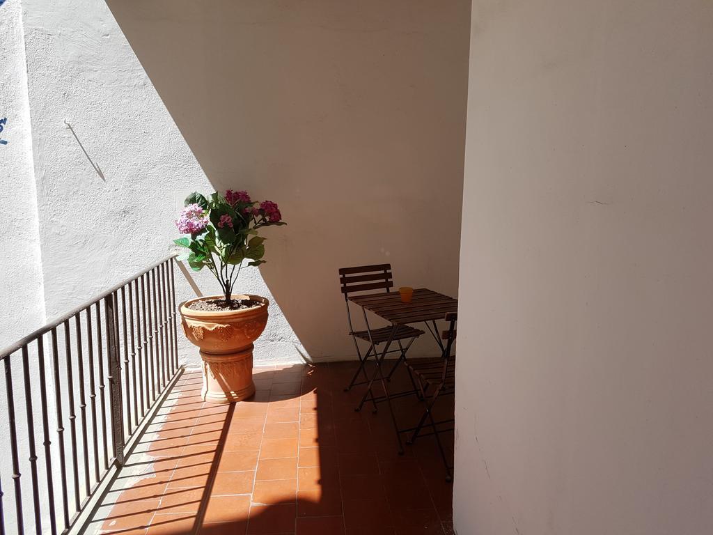 Hotel Des Poetes Avec Parking Sur Reservation เบซิเยร์ ภายนอก รูปภาพ