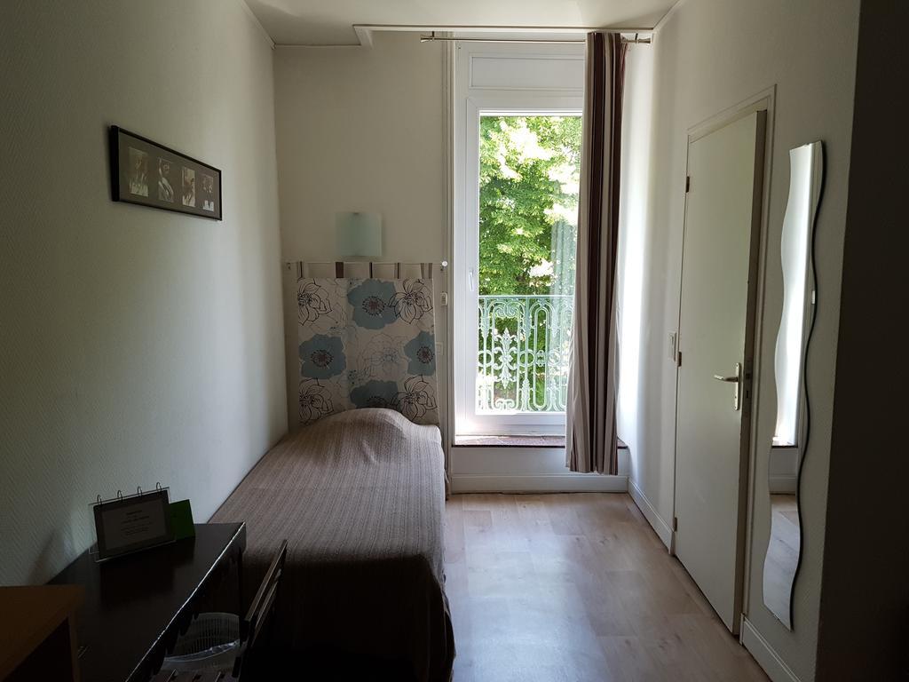 Hotel Des Poetes Avec Parking Sur Reservation เบซิเยร์ ภายนอก รูปภาพ