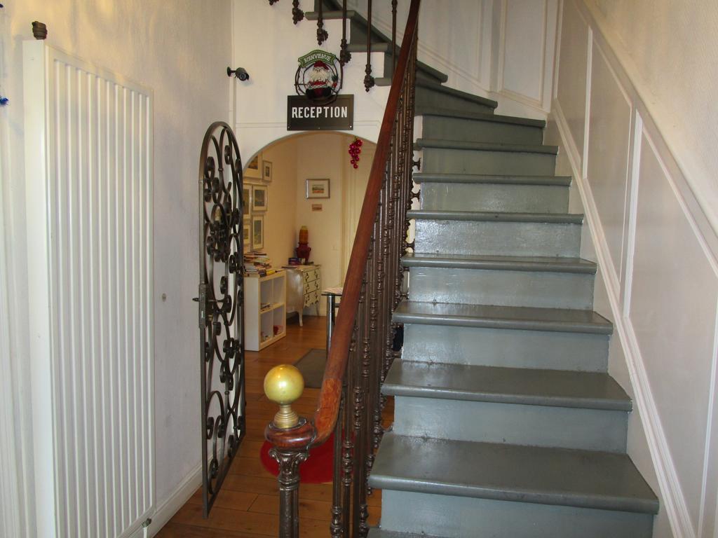 Hotel Des Poetes Avec Parking Sur Reservation เบซิเยร์ ภายนอก รูปภาพ